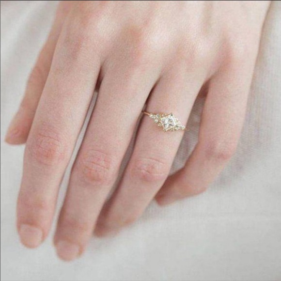 π NEW 18K Yellow Gold White Sapphire Ring - Picture 5 of 5